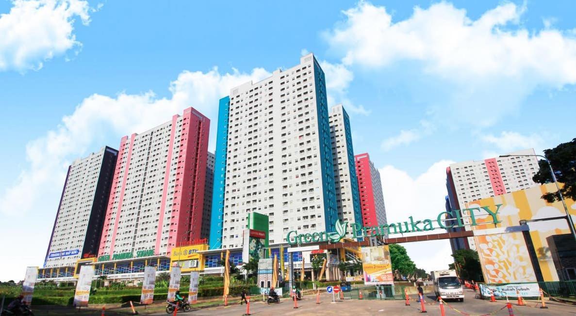 Properti9 At Apartemen Green Pramuka Giacarta Esterno foto